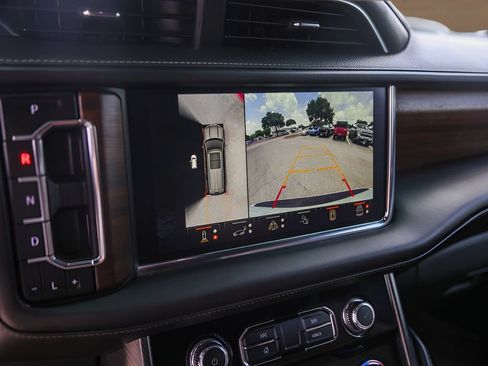 Used 2024 GMC Yukon XL Denali Ultimate AWD/4WD image 16
