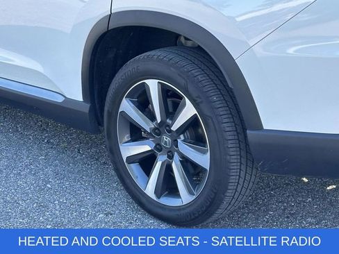 Used 2025 Honda Pilot Touring image 5