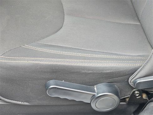 Used 2015 Jeep Wrangler Rubicon w/ Power Convenience Group image 27