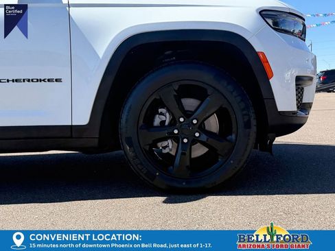 Used 2021 Jeep Grand Cherokee L Laredo image 5