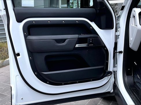 Certified 2025 Land Rover Defender 110 S AWD/4WD image 22