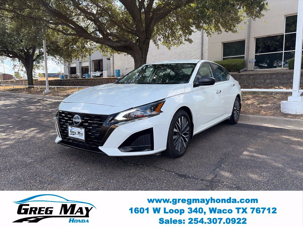 Used 2024 Nissan Altima 2.5 SV FWD image 3