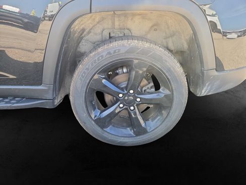 Used 2024 Jeep Grand Cherokee Limited w/ Luxury Tech Group II AWD/4WD image 12