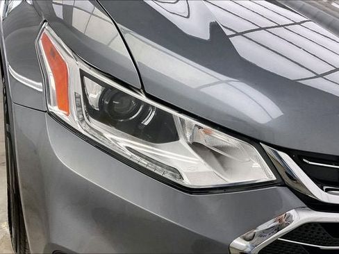 Used 2020 Chevrolet Traverse LT FWD image 25