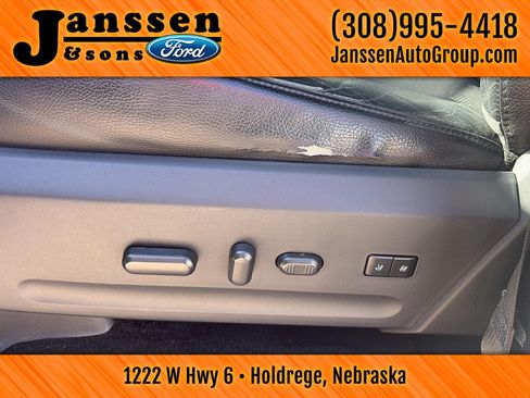 Used 2017 Ford Expedition XLT w/ Equipment Group 202A AWD/4WD image 12