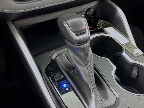 Used 2020 Toyota Highlander XLE image 19