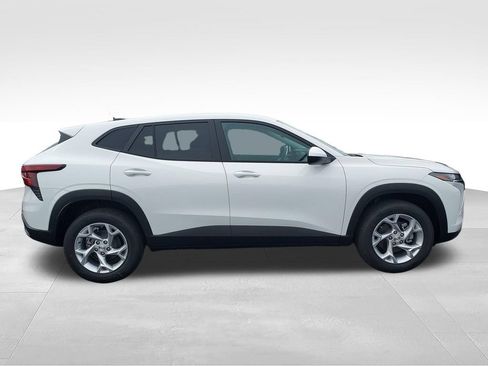 New 2026 Chevrolet Trax LS w/ LS Convenience Package FWD image 6