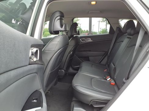 Used 2025 Kia Sportage EX FWD image 11