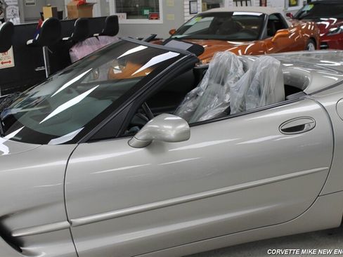 Used 2000 Chevrolet Corvette Convertible w/ Performance Handling Pkg RWD image 28