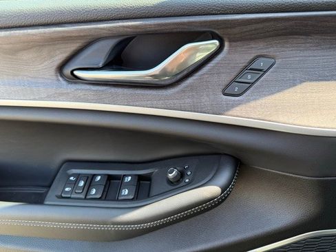 New 2025 Jeep Grand Cherokee L Limited w/ Luxury Tech Group II image 13