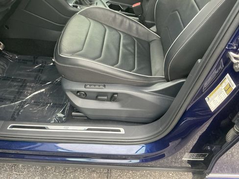 Used 2023 Volkswagen Tiguan SEL R-Line image 34