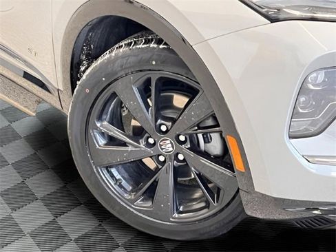 Certified 2025 Buick Envision Sport Touring image 30