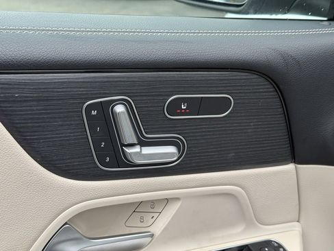 Used 2020 Mercedes-Benz GLB 250 image 4