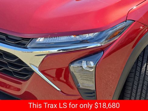 Used 2024 Chevrolet Trax LS FWD image 37