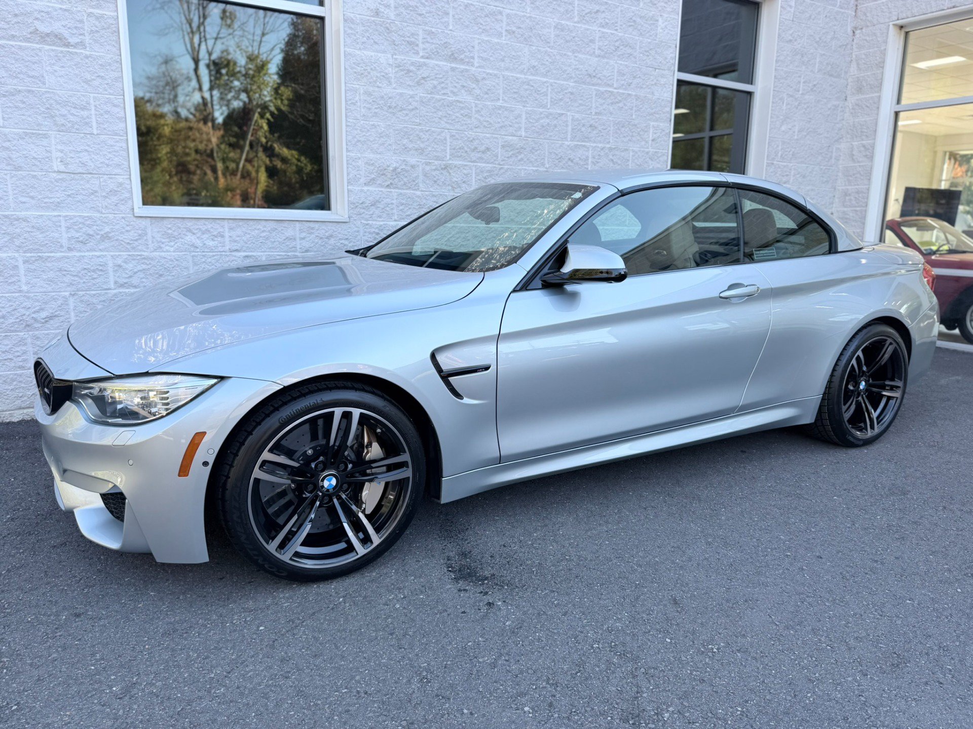 Used 2015 BMW M4 Convertible RWD image 1