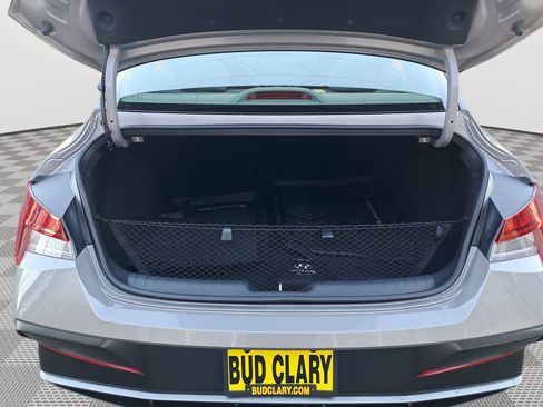 New 2025 Hyundai Elantra SEL image 21