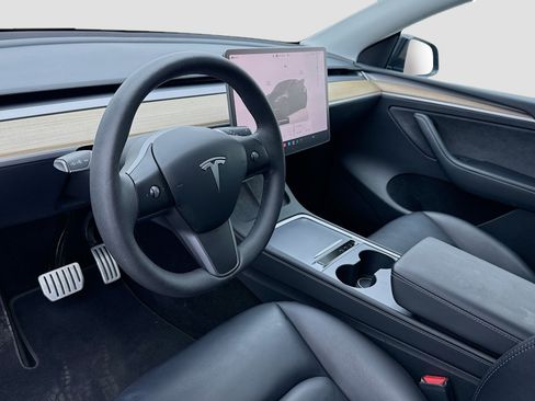 Used 2023 Tesla Model Y Performance AWD/4WD image 7