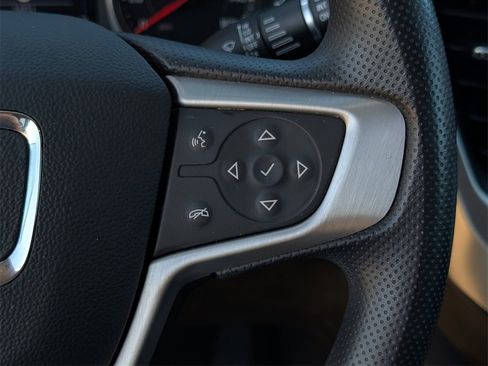 Used 2021 GMC Acadia SLE image 19