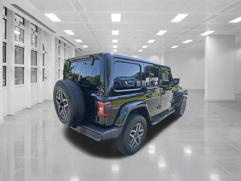Used 2021 Jeep Wrangler Unlimited Sahara AWD/4WD image 5
