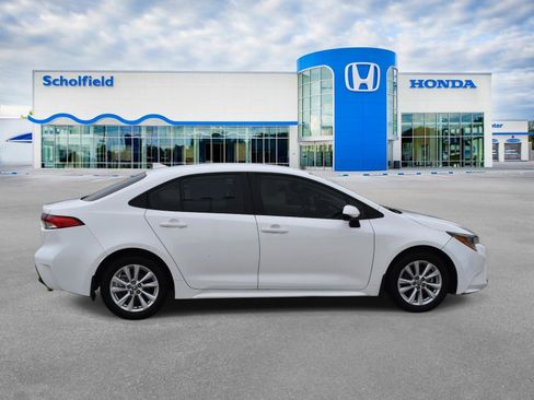 Used 2025 Toyota Corolla LE FWD image 2