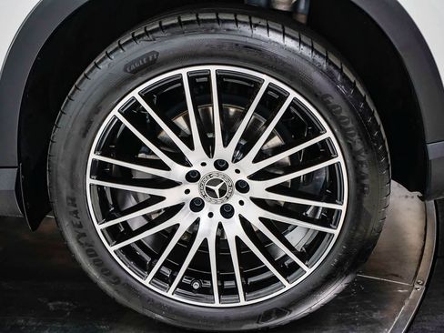 Used 2025 Mercedes-Benz GLC 300 image 10