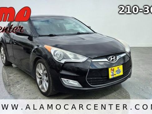 Used 2012 Hyundai Veloster w/ Style Pkg image 7