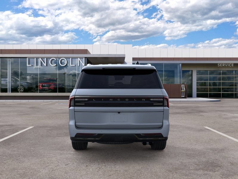 New 2026 Lincoln Navigator Premiere AWD/4WD image 5