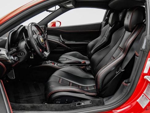 Used 2015 Ferrari 458 Italia Coupe RWD image 44