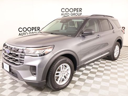 Used 2025 Ford Explorer Active image 11