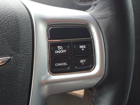 Used 2012 Chrysler Town & Country Touring-L w/ Entertainment Group #2 FWD image 20