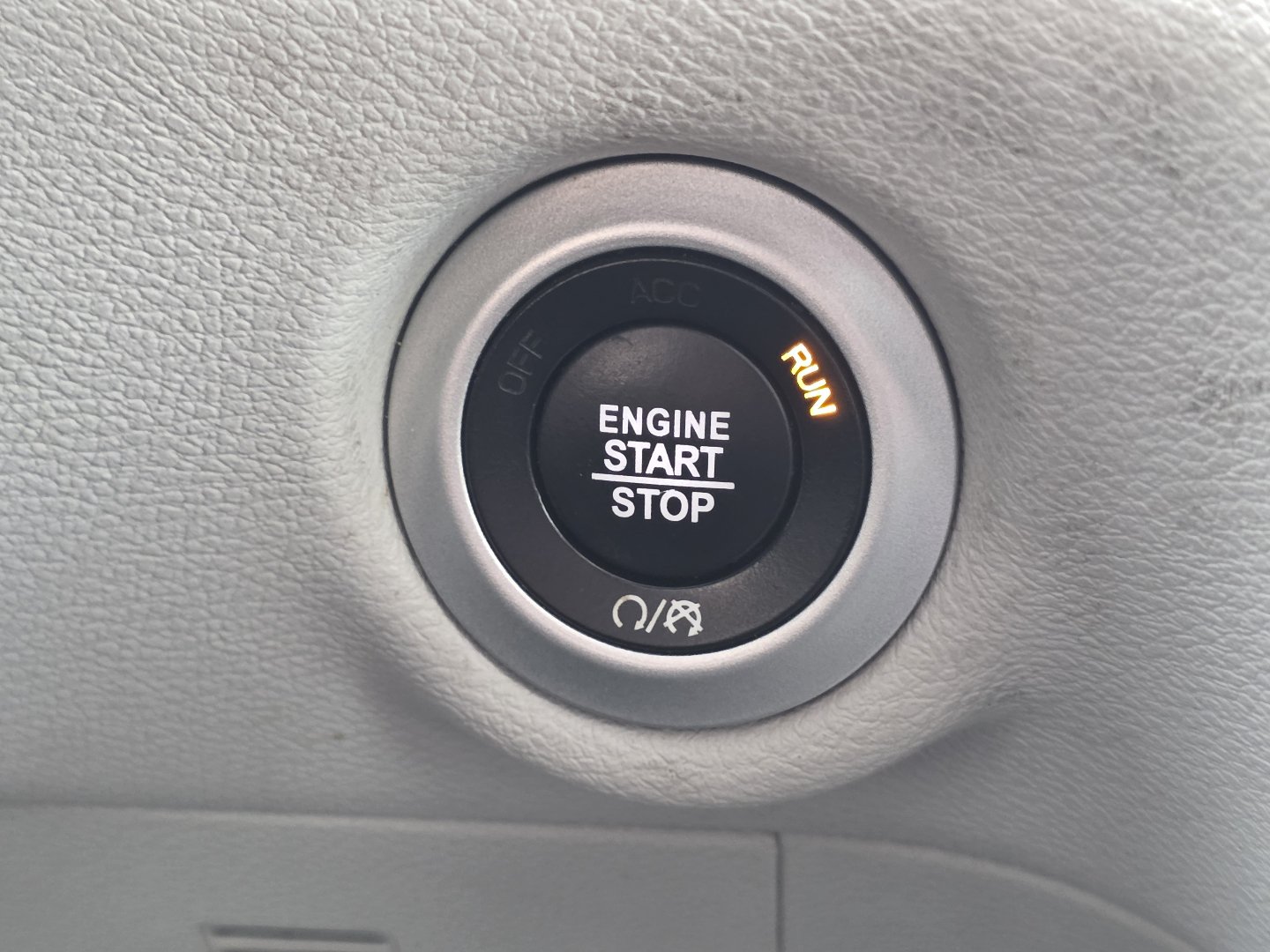 Used 2018 Chrysler Pacifica Touring-L FWD image 6