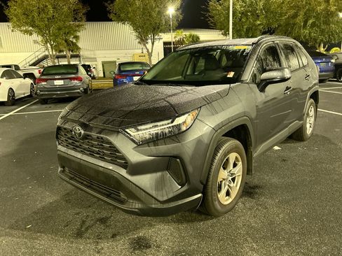Used 2025 Toyota RAV4 XLE image 5
