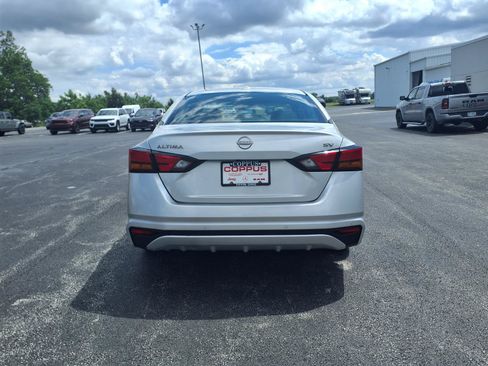 Used 2024 Nissan Altima 2.5 SV FWD image 6
