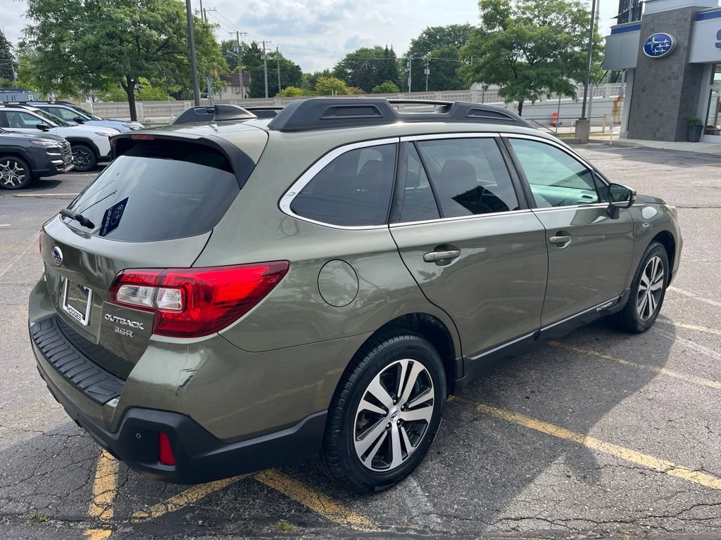 Used 2018 Subaru Outback 3.6R Limited AWD/4WD image 3