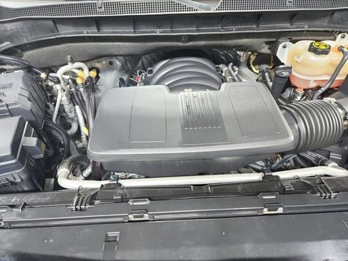 Used 2021 Chevrolet Suburban Premier w/ Premium Package AWD/4WD image 17