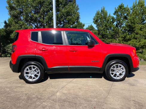 Used 2023 Jeep Renegade Latitude image 7