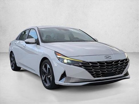 Used 2023 Hyundai Elantra Limited w/ Cargo Package FWD image 3