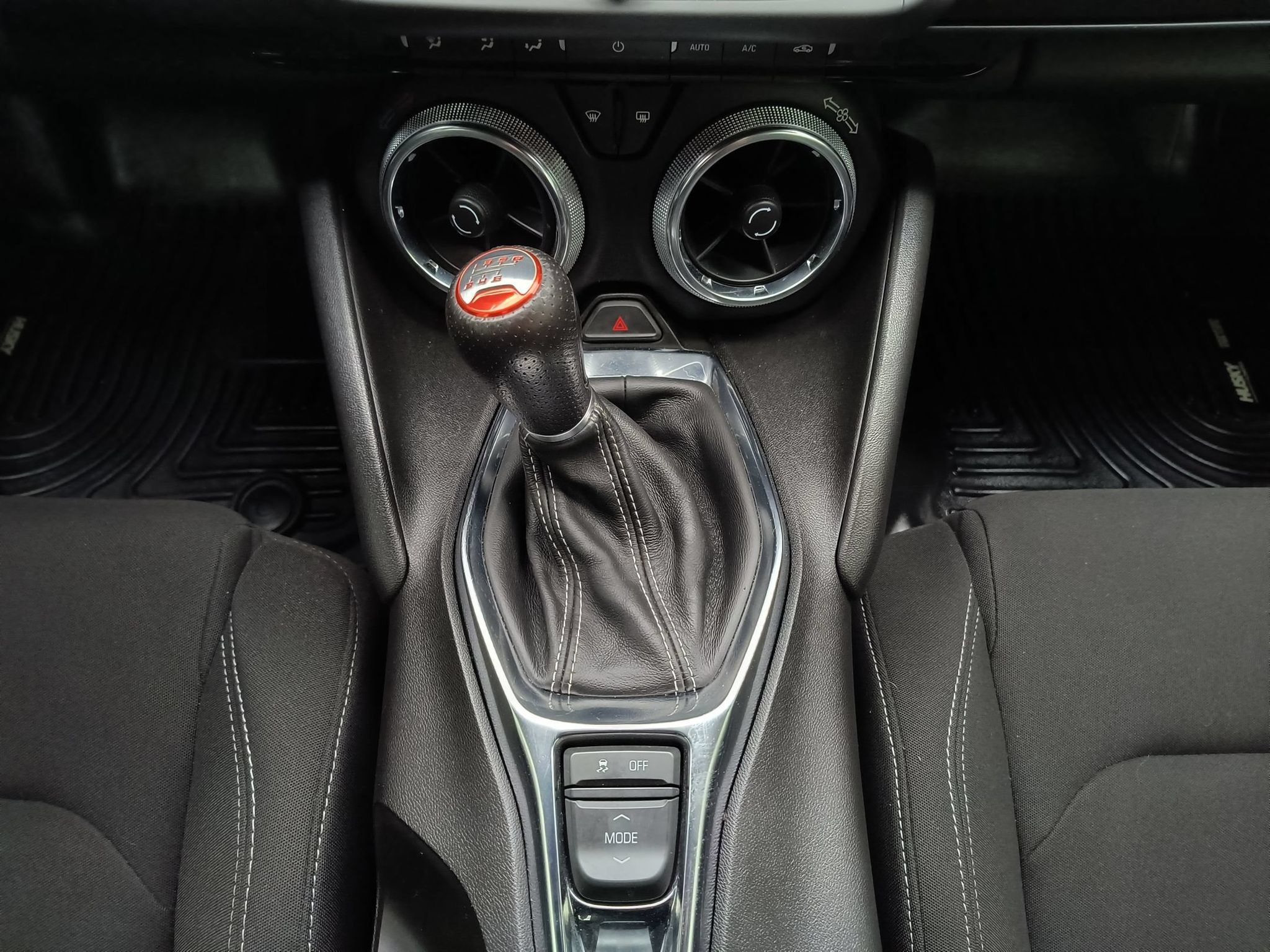 Used 2021 Chevrolet Camaro LT w/ Technology Package RWD image 14