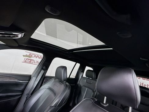 Used 2023 Jeep Grand Cherokee Overland image 12