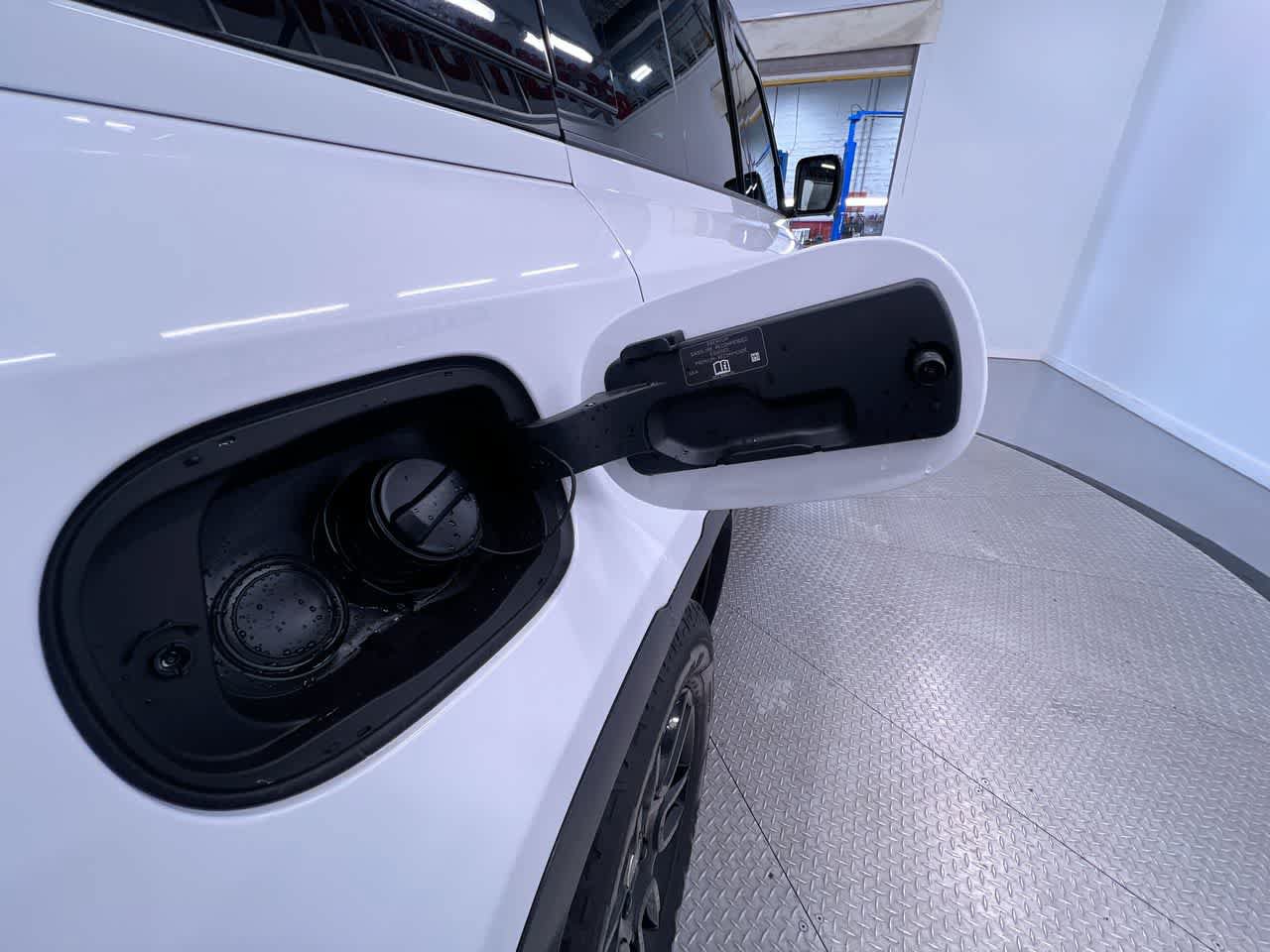 Used 2023 Land Rover Defender 110 S AWD/4WD image 44