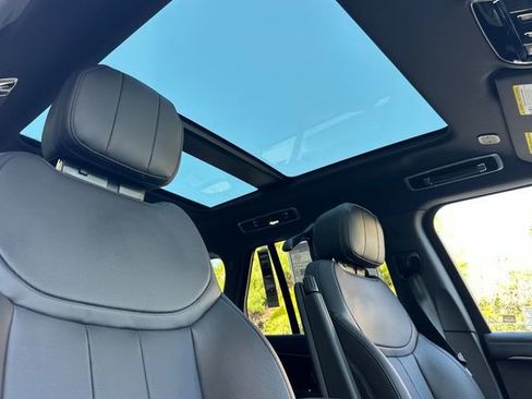 New 2026 Land Rover Range Rover SE image 15