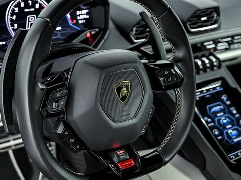 Used 2021 Lamborghini Huracan EVO RWD image 18