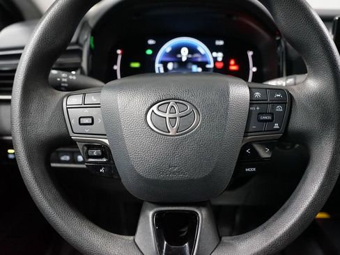 Used 2025 Toyota Camry LE image 12