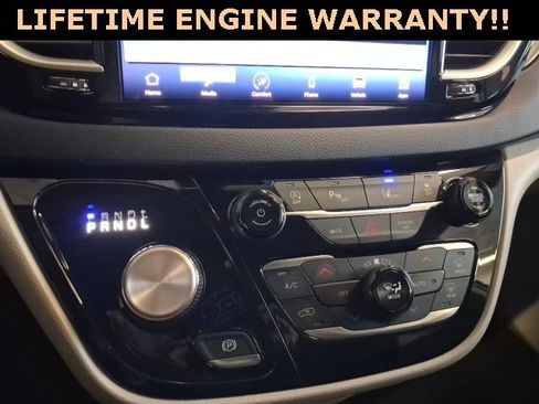 Used 2024 Chrysler Pacifica Touring-L image 13