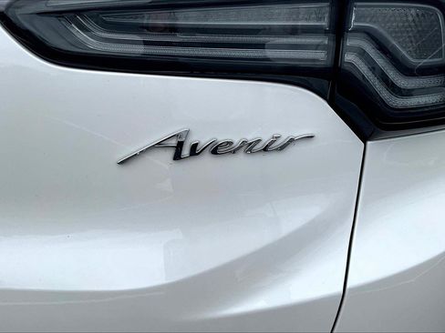 Certified 2024 Buick Encore GX Avenir image 8