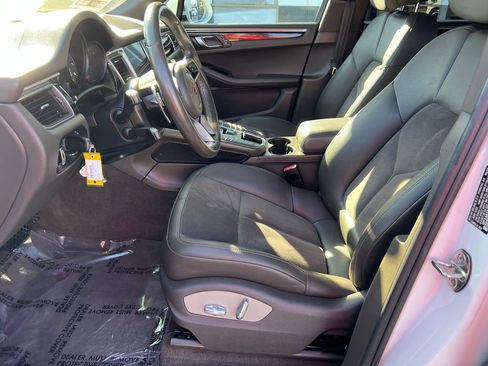 Used 2018 Porsche Macan image 14