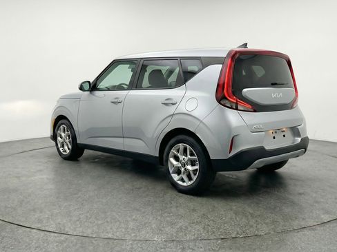 Used 2025 Kia Soul LX w/ LX Technology Package FWD image 6