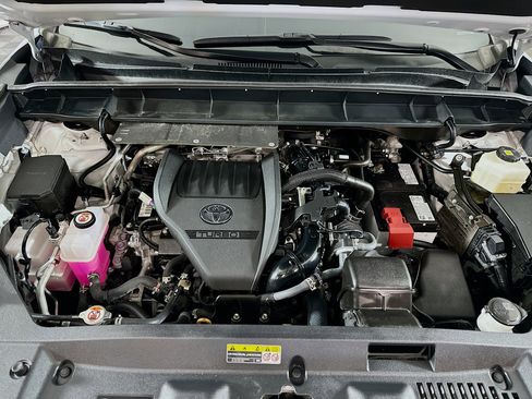 Used 2024 Toyota Highlander LE image 36