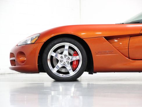 Used 2005 Dodge Viper SRT-10 w/ Copperhead Edition Group RWD image 15