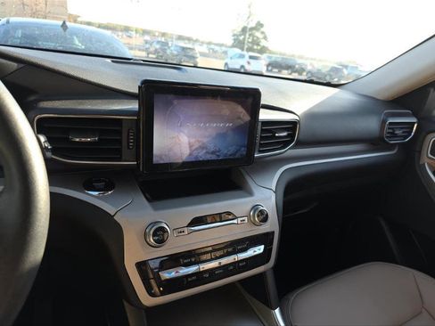 Used 2023 Ford Explorer XLT w/ Equipment Group 202A image 5